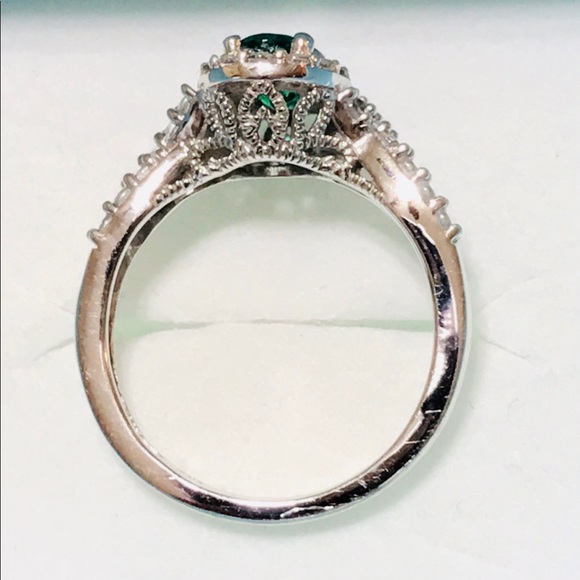 ❌❌❌SOLD❌❌❌GOLD GREEN AND WHITE SAPPHIRE RING - Picture 6 of 8